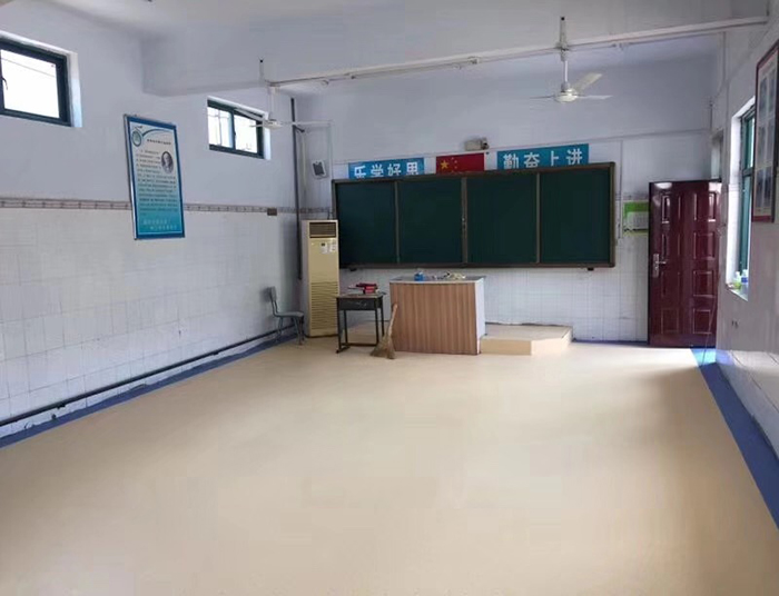 如果塑膠地板出現(xiàn)劃痕怎么解決？